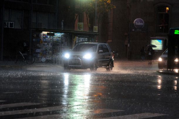 Alerta por tormentas fuertes y posible caída de granizo en Capital Federal