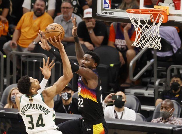 Milwaukee Bucks venció a Phoenix Suns y quedó a un triunfo del anillo