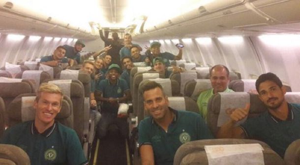 Los jugadores antes de partir rumbo a Venezuela