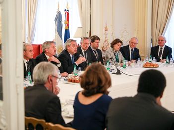 Alberto cierra su gira europea en busca de apoyo para renegociar la deuda con el FMI