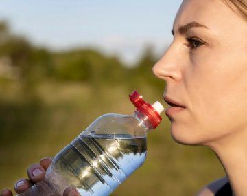 Cómo desinfectar la botella que usamos para tomar agua