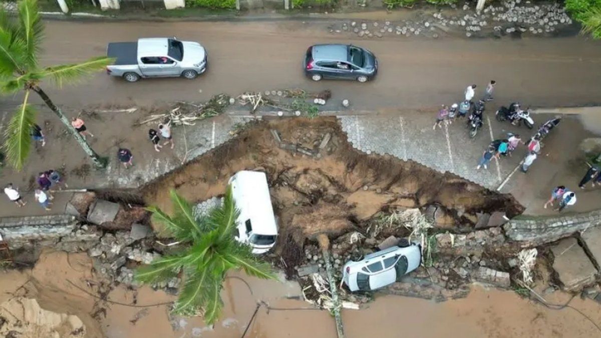 More than 50 people have died in a landslide in San Pablo Beach