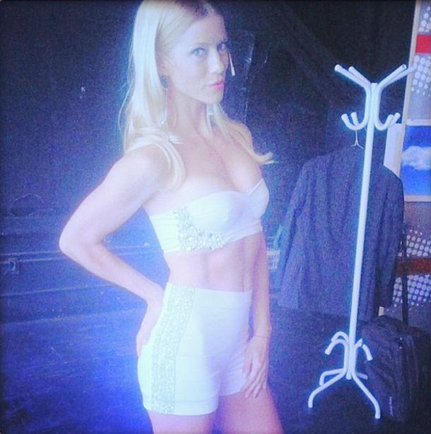 Osada: Nicole Neumann se sacó toda la ropa en televisión