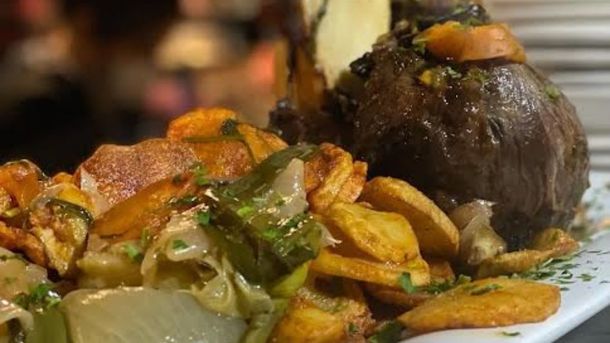 Este bodegón está ubicado en Pieres 1399, a metros de avenida Alberdi. Este bodegón está ubicado en Pieres 1399, a metros de avenida Alberdi.