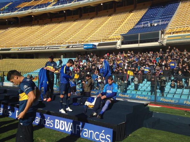 Boca presentó al plantel a lo River en La Bombonera