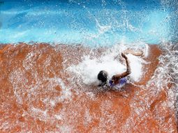 no era natacion: mira esta impresionante caida en el mundial de atletismo no era natacion: mira esta impresionante caida en el mundial de atletismo