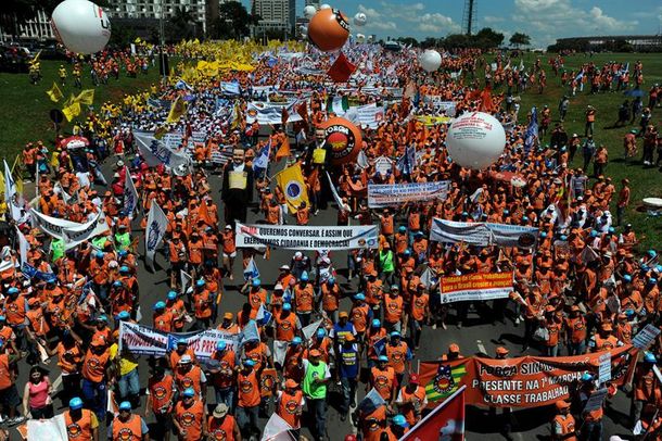 Trabajadores reclaman la reducción de la jornada laboral en Brasil