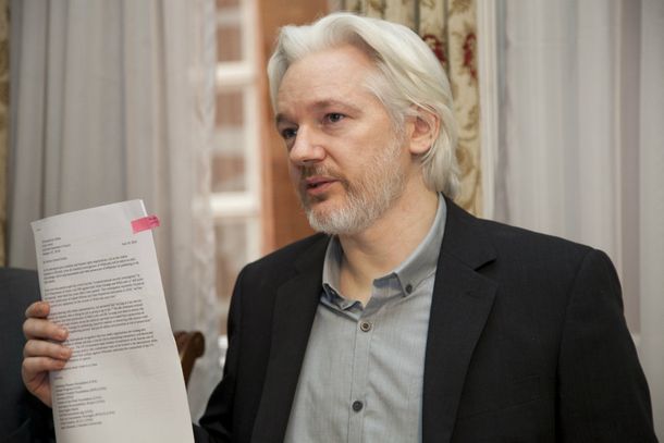 Detuvieron a Julian Assange en la embajada de Ecuador en Londres