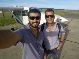 Los pilotos Matías Ronzano y Facundo Vega, que tripulaban la avioneta desaparecida desde el 24 de julio tras partir del aeropuerto de San Fernando.