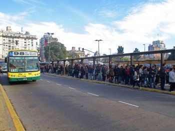 UTA suspendió el paro de colectivos tras el acuerdo con Gobierno