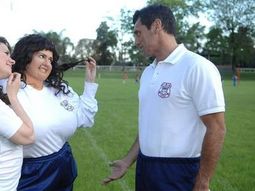 sergio goycochea hizo de profe sexy en ?graduados? sergio goycochea hizo de profe sexy en ?graduados?