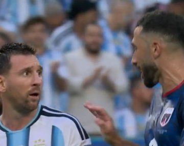 ¿Qué pasó entre Lionel Messi y Pico Lopes de Cabo Verde al cierre del primer tiempo?