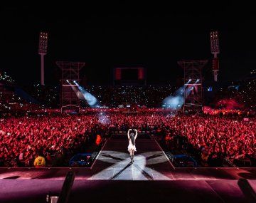 Vivirlo para entenderlo: Lali volvió a revolucionar Vélez y anunció una quinta fecha
