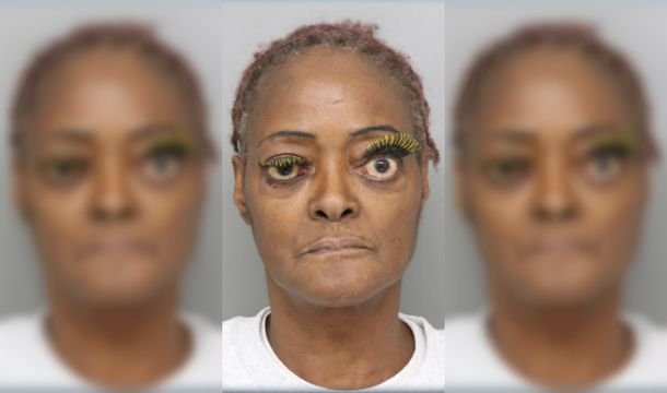 La detuvieron por tirarle aceite hirviendo a su vecina y su foto de prontuario se hizo viral por sus pestañas