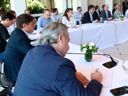El Gobierno oficializó el decreto para que los intendentes puedan controlar los precios en comercios