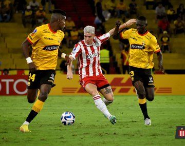 Estudiantes perdió 2-1 ante Barcelona en Ecuador