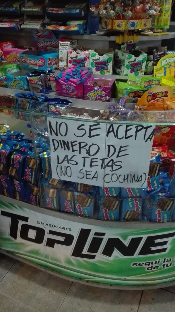 El cartel que se volvió viral: kioskera no acepta dinero guardado en el corpiño y lo dice sin vueltas