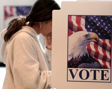 Elecciones en Estados Unidos 2022: La disputa voto a voto amenaza con reavivar la violencia política