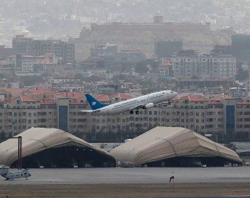 Dispararon cohetes contra el aeropuerto de Kabul y cayeron en viviendas