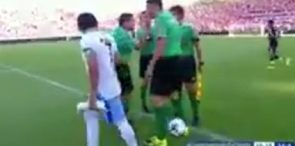 ¡Una falta de respeto! Mirá lo que le hizo el Pulga Rodríguez al árbitro
