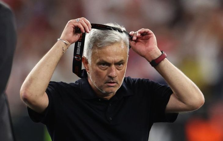 Mourinho le regaló la medalla del segundo puesto a un hincha: Me quedo las de oro y...