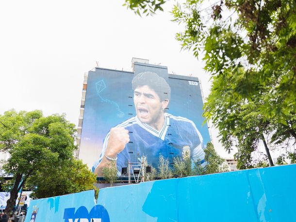 Homenaje a Diego: YPF inauguró el mural más grande de Maradona en una fiesta popular
