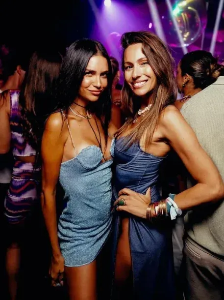 Pampita disfrutó su soltería en Ibiza: fue vista muy cerca de un ex de la China Suárez