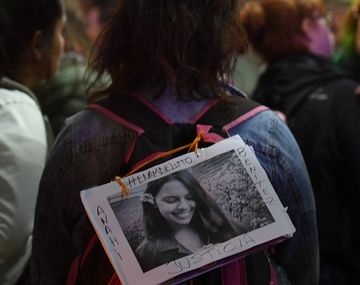 Velan los restos de Anahí Benitez en Lomas de Zamora
