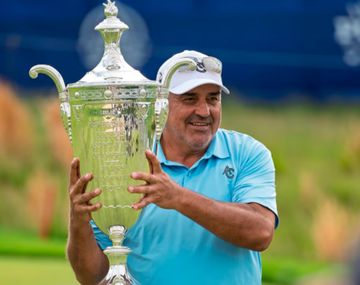 Ángel Cabrera logró una histórica doble corona en el circuito senior tras su regreso al golf