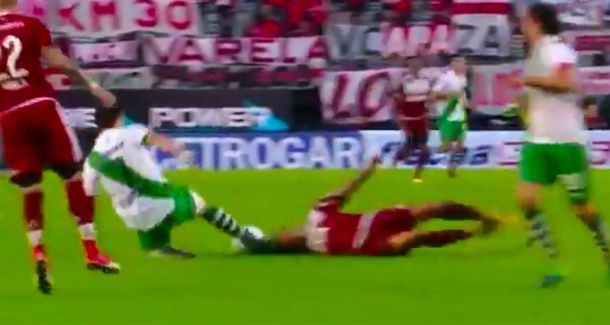 VIDEO: ¿Está loco? Enzo Pérez se tiró a trabar con la cabeza