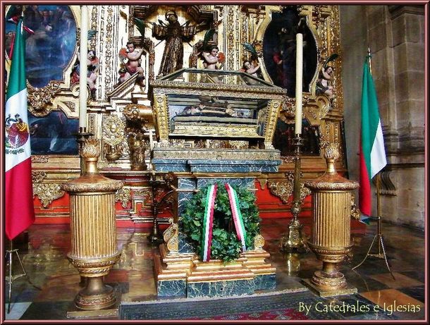 Los restos de Agustín de Iturbide son depositados en la capilla del Noviciado de San Francisco en 1838.