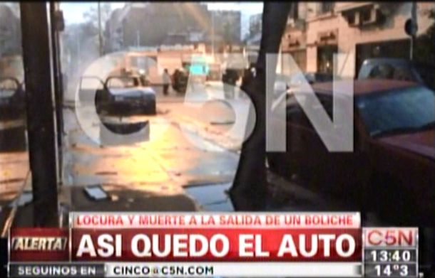 Así quedó el auto en el que escapaba el joven que mató a otro en Flores