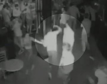 Baila con su novia y la deja en coma de un golpe