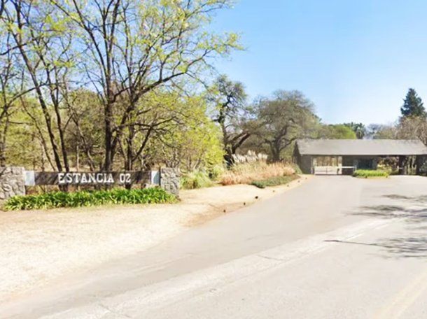 El exembajador fue maniatado junto a su esposa e hija