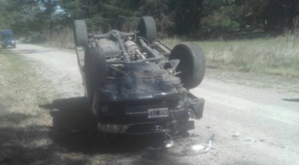 Así quedó la camioneta en la que viajaban los dos jugadores (foto: @Turcolibia)