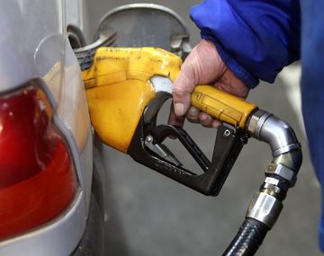 ¿Cuánto costará el litro de nafta y el del gasoil con la baja del 5%?