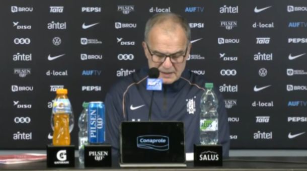 Marcelo Bielsa rompió el silencio tras la eliminación de Uruguay: Hemos decepcionado a los aficionados