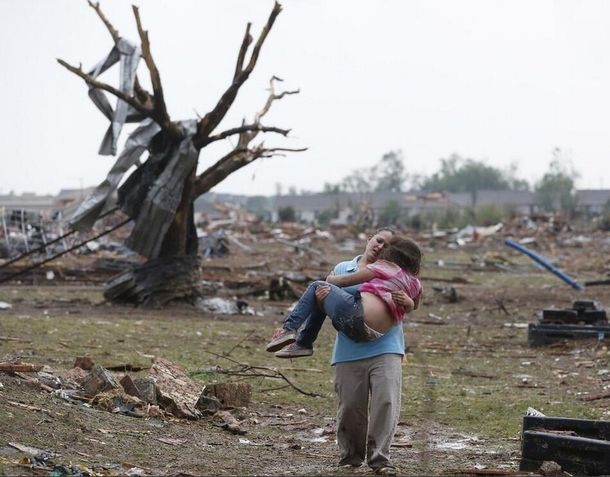 Al menos 91 muertos por un violento tornado en Oklahoma