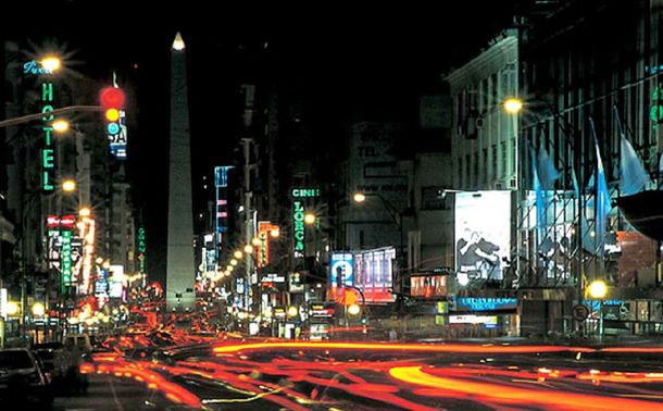 Emergencia teatral: para famoso productor, es más rentable comprar bonos