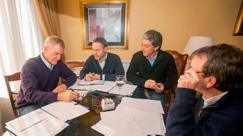 de narvaez salio a pegar a massa con el gobierno de narvaez salio a pegar a massa con el gobierno