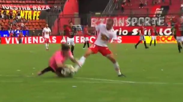 El arquero jugó a ser habilidoso, se arrepintió y fue expulsado