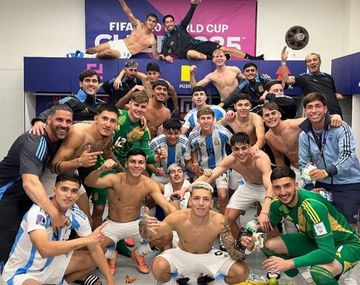 Picante festejo argentino tras llegar a la final del Mundial Sub-20: Prenda la radio...