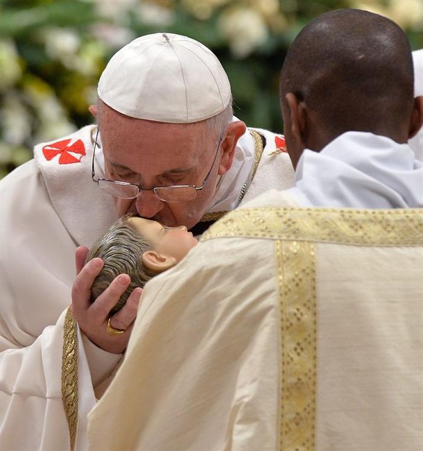 El papa Francisco celebra su primera Navidad en la basílica de San Pedro