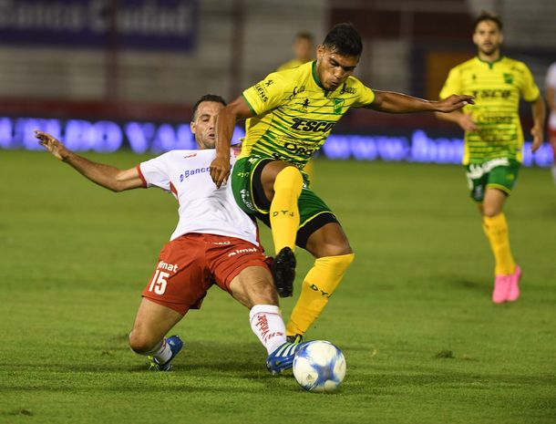 Huracán supera a Defensa en Parque Patricios
