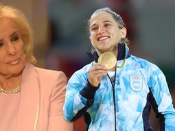 video: ¿quien es paula pareto?, la distraccion de mirtha en plena nota con scioli video: ¿quien es paula pareto?, la distraccion de mirtha en plena nota con scioli