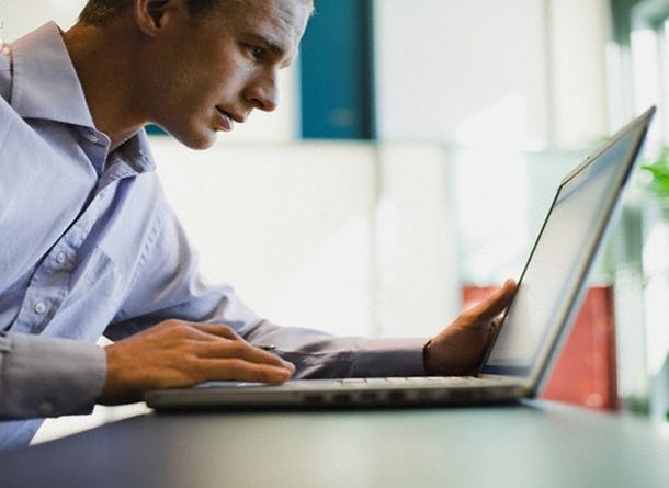 Aseguran que los hombres que miran mucho porno tienen menos capacidad intelectual