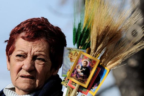 Feligreses mantienen el acampe en Liniers por San Cayetano