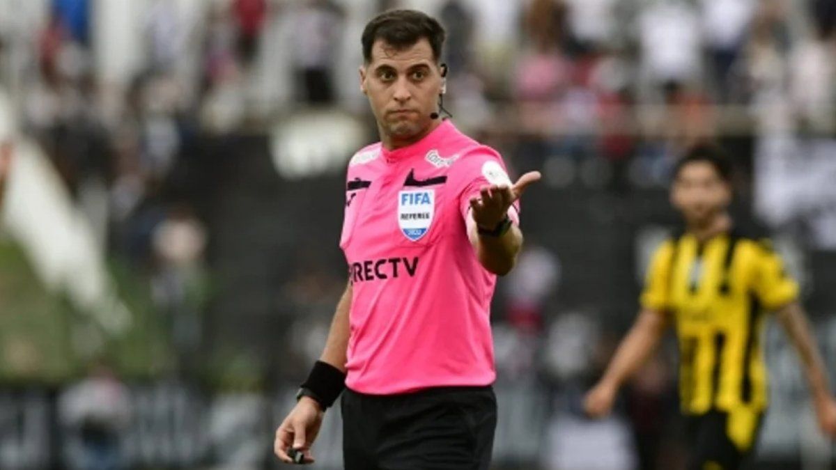Suspenden fecha en el fútbol uruguayo por amenazas a árbitros - Diario Hoy  En la noticia