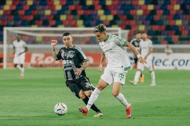 Central Córdoba empató con Banfield y se metió en los octavos de final en Santiago del Estero