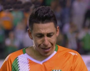 Brian Sarmiento llorando al salir de la cancha